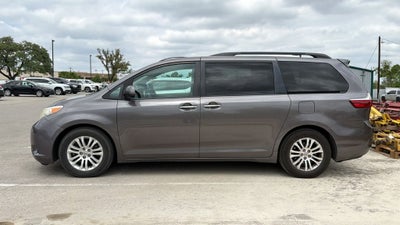 2016 Toyota Sienna XLE