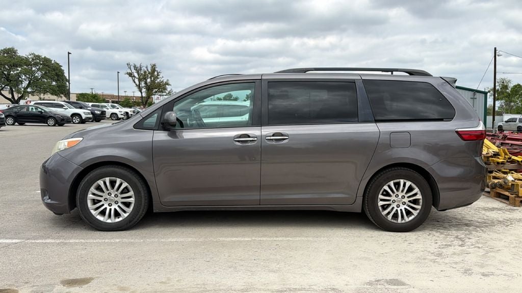 2016 Toyota Sienna XLE