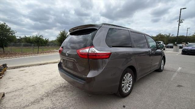 2016 Toyota Sienna XLE