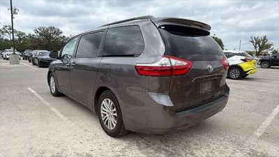 2016 Toyota Sienna XLE