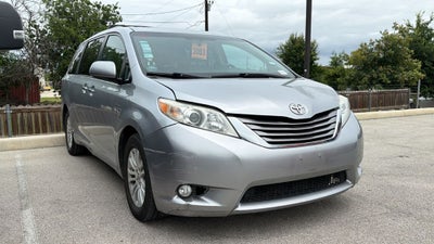 2016 Toyota Sienna XLE 8 Passenger