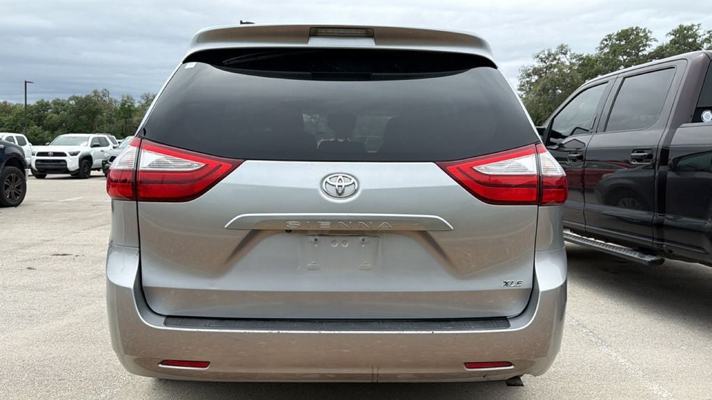 2016 Toyota Sienna XLE 8 Passenger