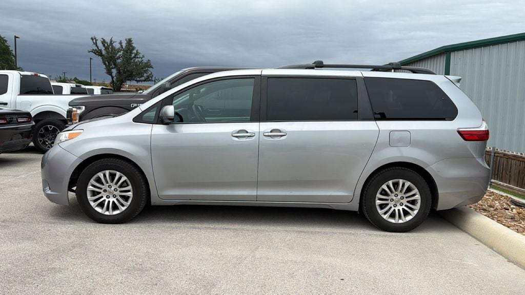 2016 Toyota Sienna XLE 8 Passenger
