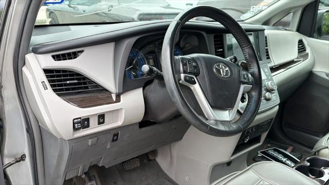 2016 Toyota Sienna XLE 8 Passenger