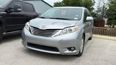 2016 Toyota Sienna XLE 8 Passenger