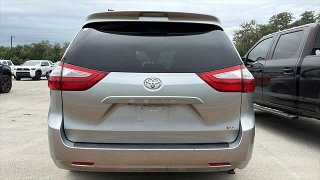2016 Toyota Sienna XLE 8 Passenger