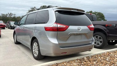 2016 Toyota Sienna XLE 8 Passenger