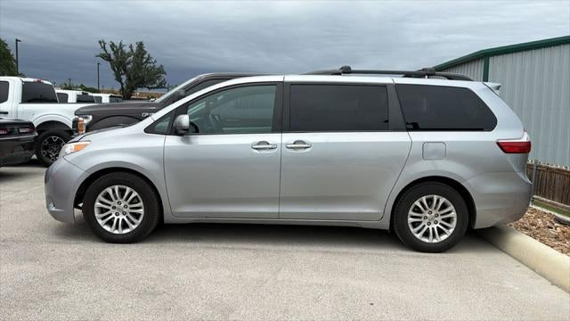 2016 Toyota Sienna XLE 8 Passenger