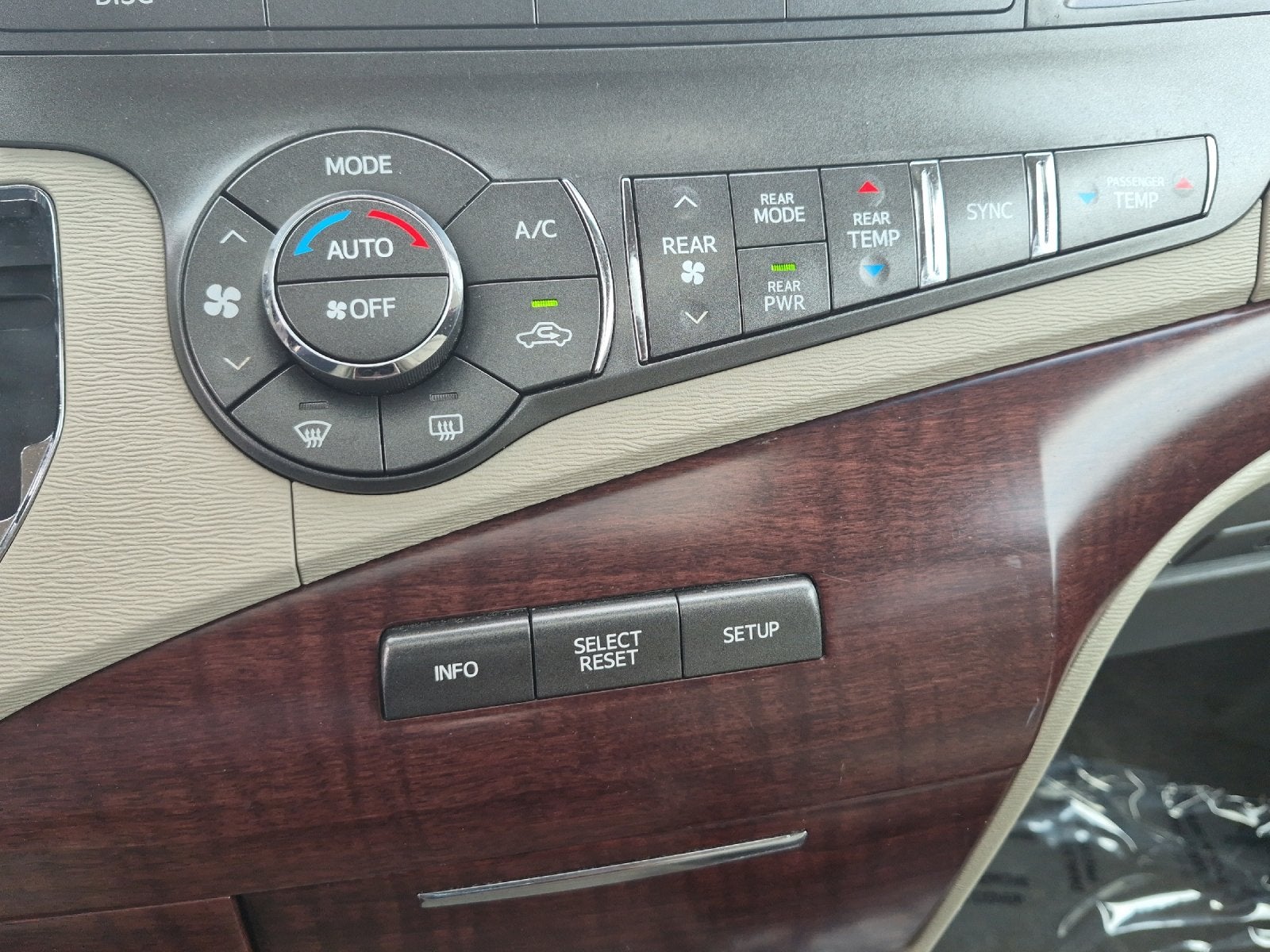 2011 Toyota Sienna XLE