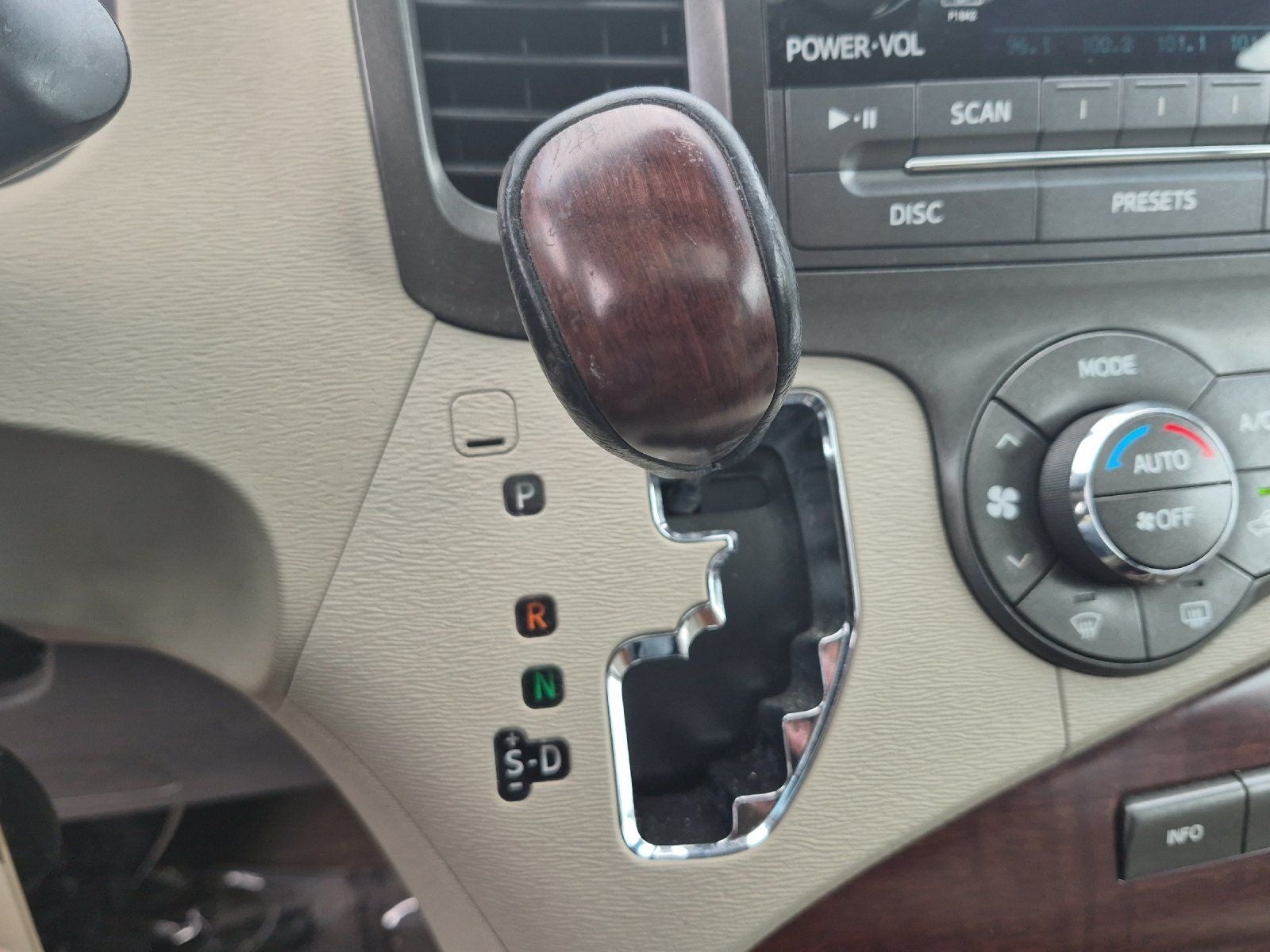 2011 Toyota Sienna XLE