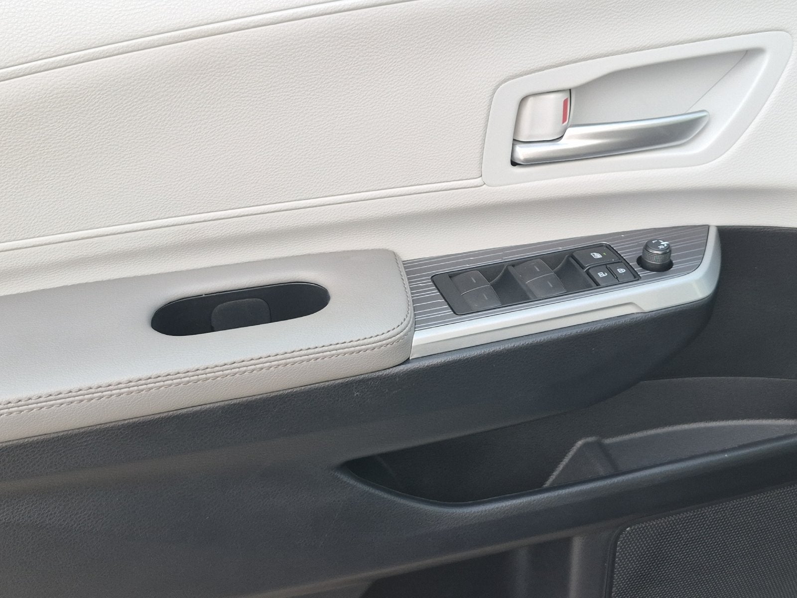 2025 Toyota Sienna XLE 8 Passenger
