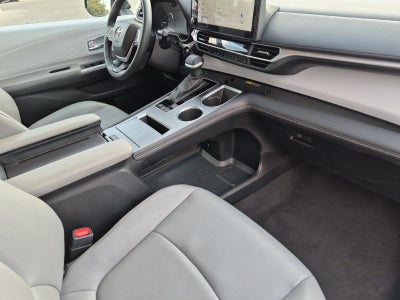 2025 Toyota Sienna XLE 8 Passenger