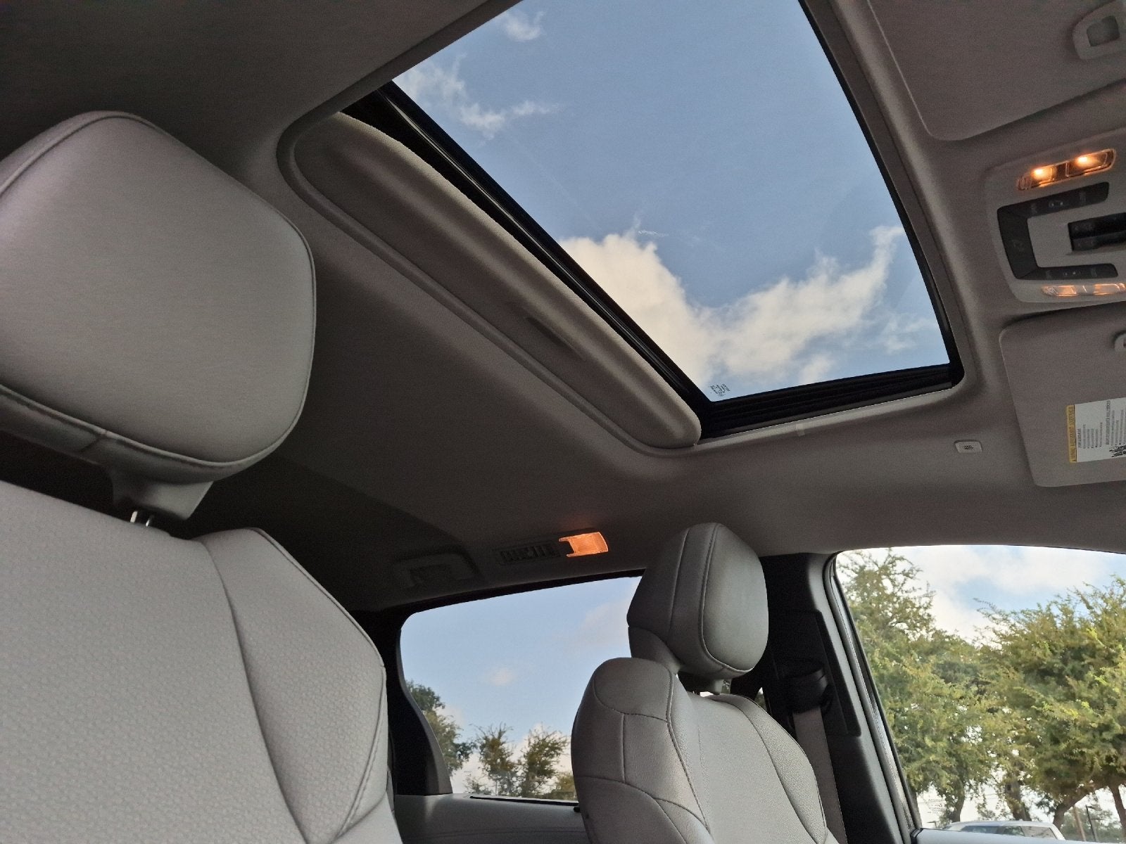 2025 Toyota Sienna XLE 8 Passenger