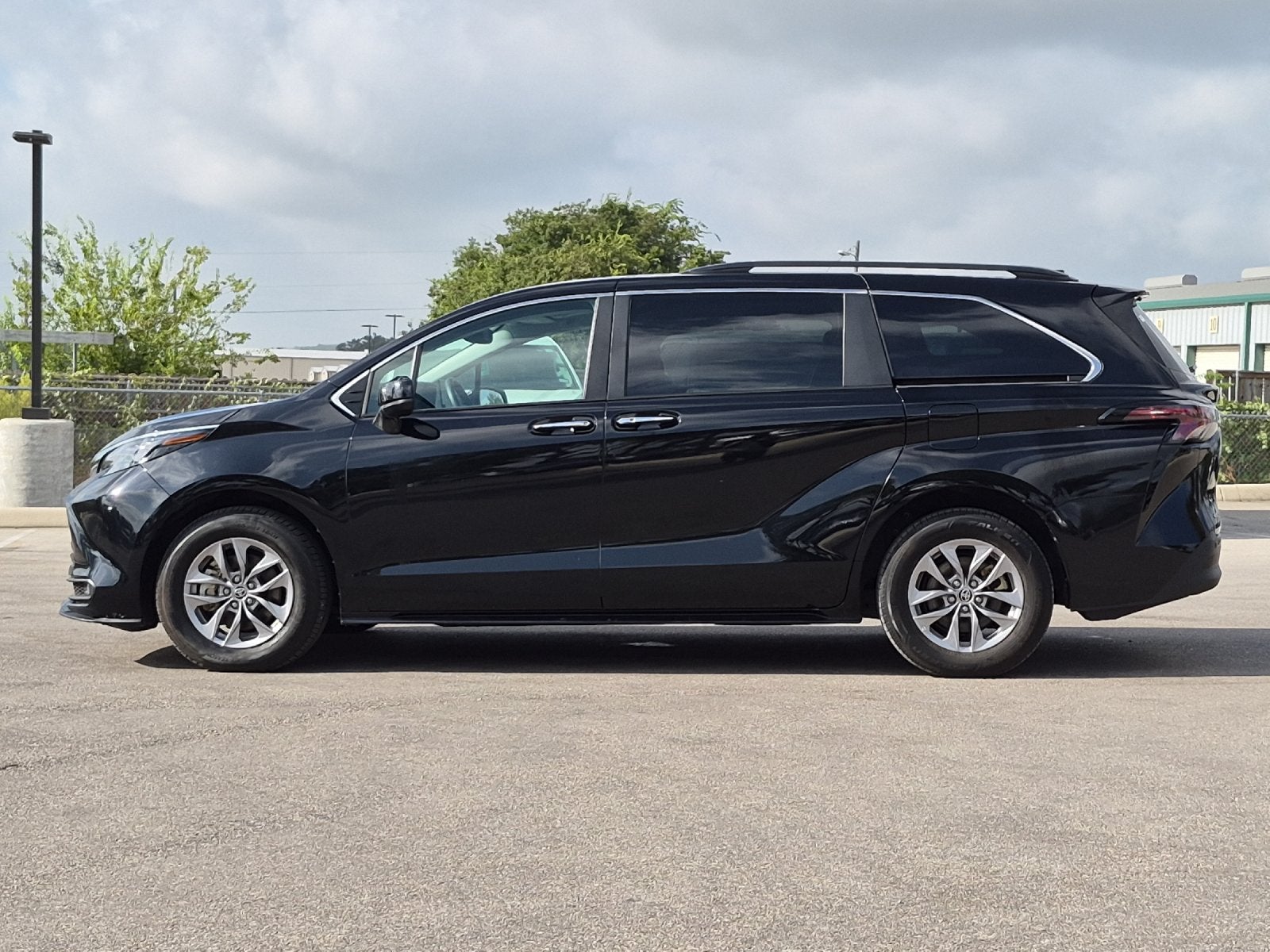2025 Toyota Sienna XLE 8 Passenger