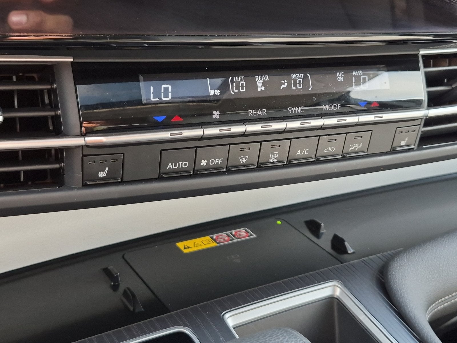 2025 Toyota Sienna XLE 8 Passenger