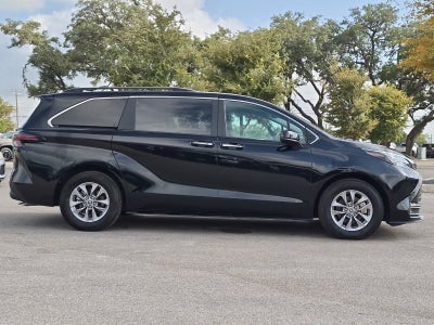 2025 Toyota Sienna XLE 8 Passenger