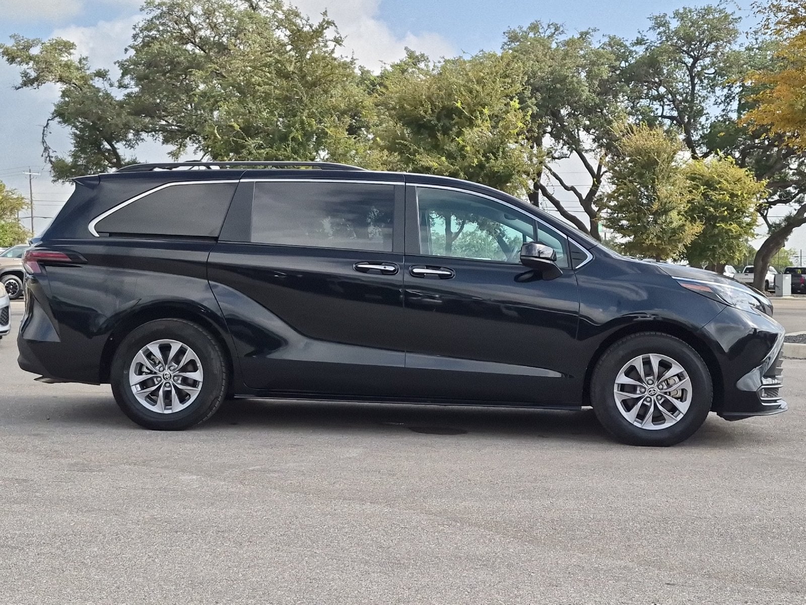 2025 Toyota Sienna XLE 8 Passenger