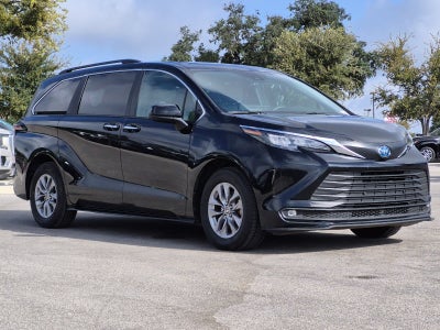 2025 Toyota Sienna XLE 8 Passenger