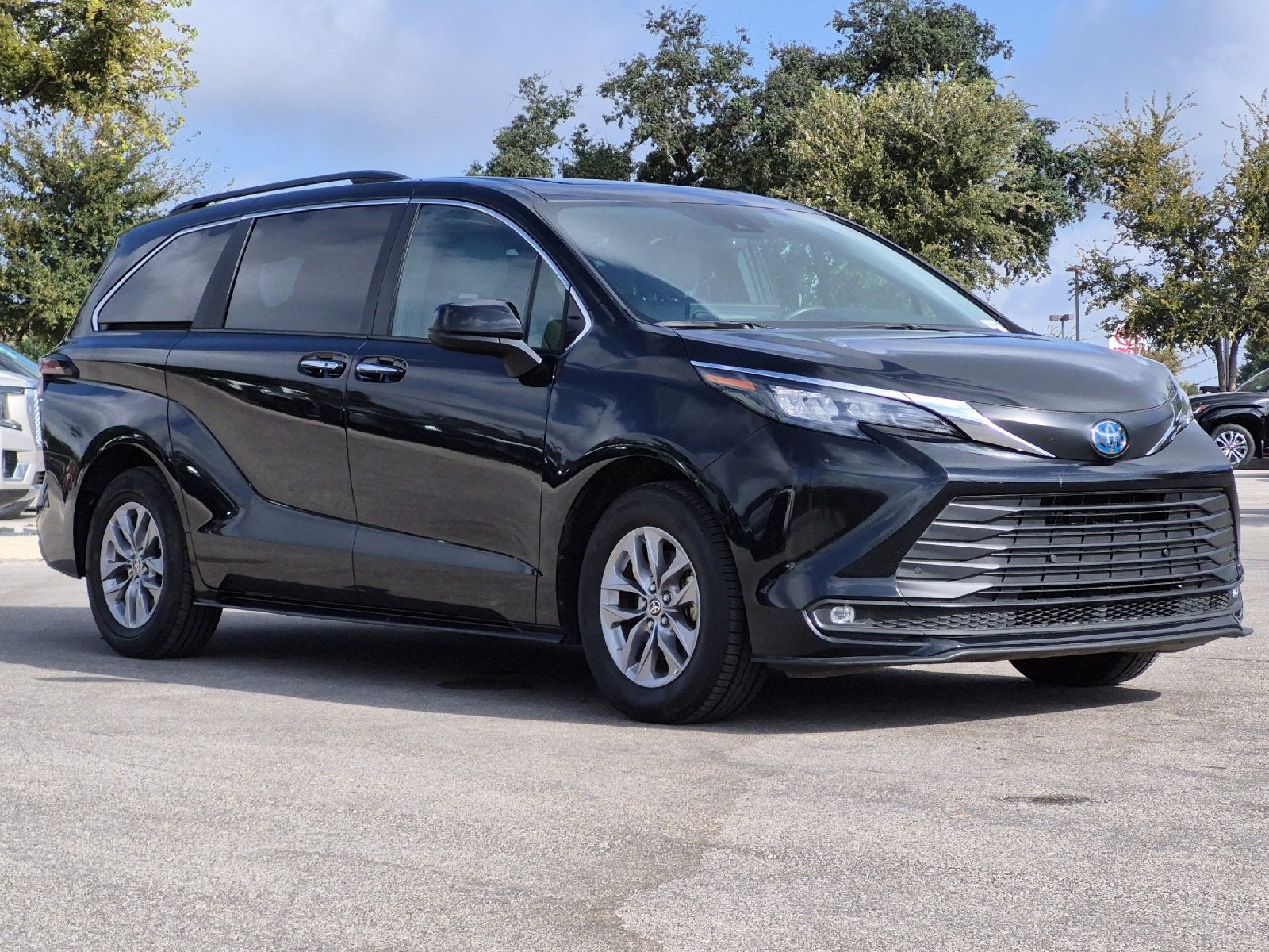 2025 Toyota Sienna XLE 8 Passenger
