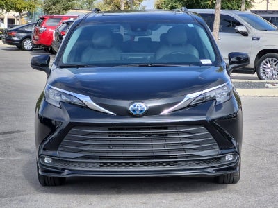 2025 Toyota Sienna XLE 8 Passenger