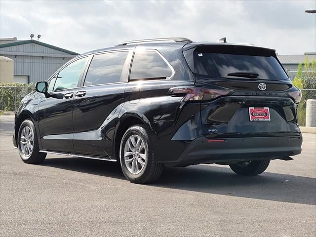 2025 Toyota Sienna XLE 8 Passenger