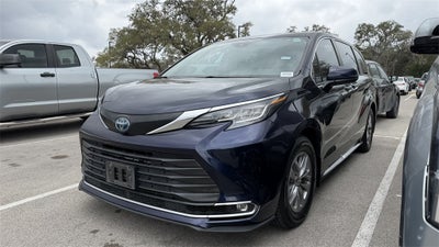 2022 Toyota Sienna XLE 7 Passenger