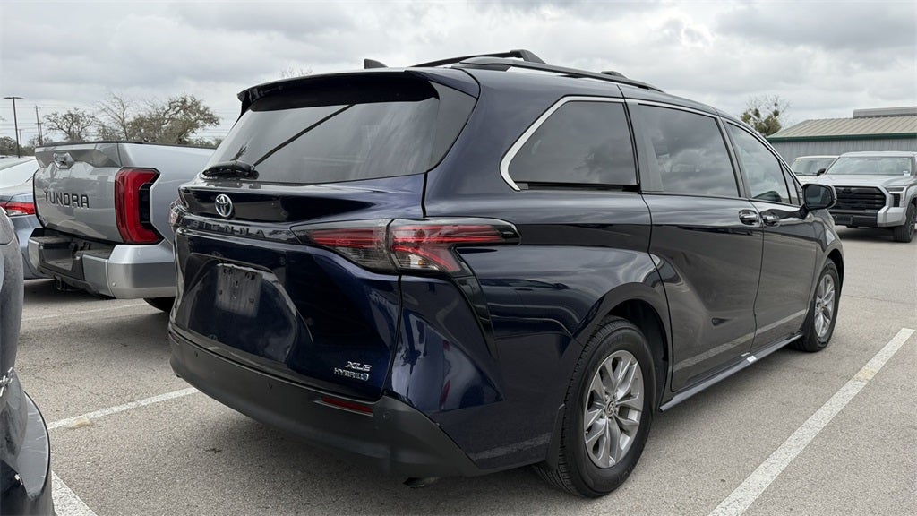 2022 Toyota Sienna XLE 7 Passenger