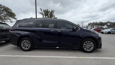 2022 Toyota Sienna XLE 7 Passenger