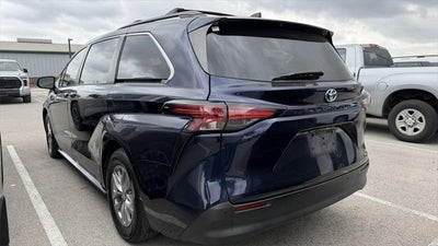 2022 Toyota Sienna XLE 7 Passenger