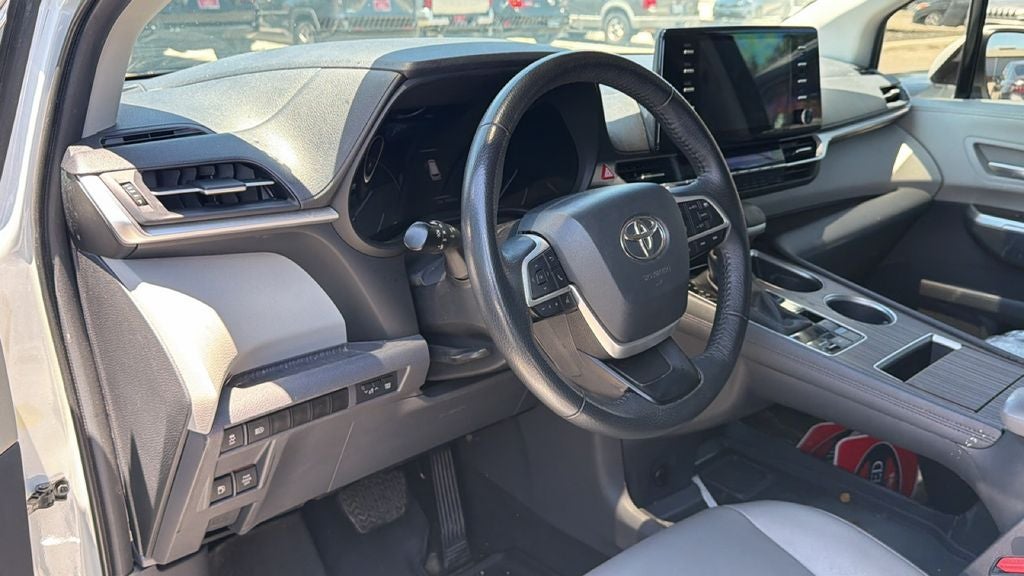 2023 Toyota Sienna XLE 8 Passenger