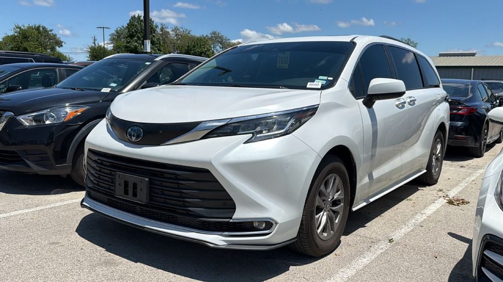 2023 Toyota Sienna XLE 8 Passenger
