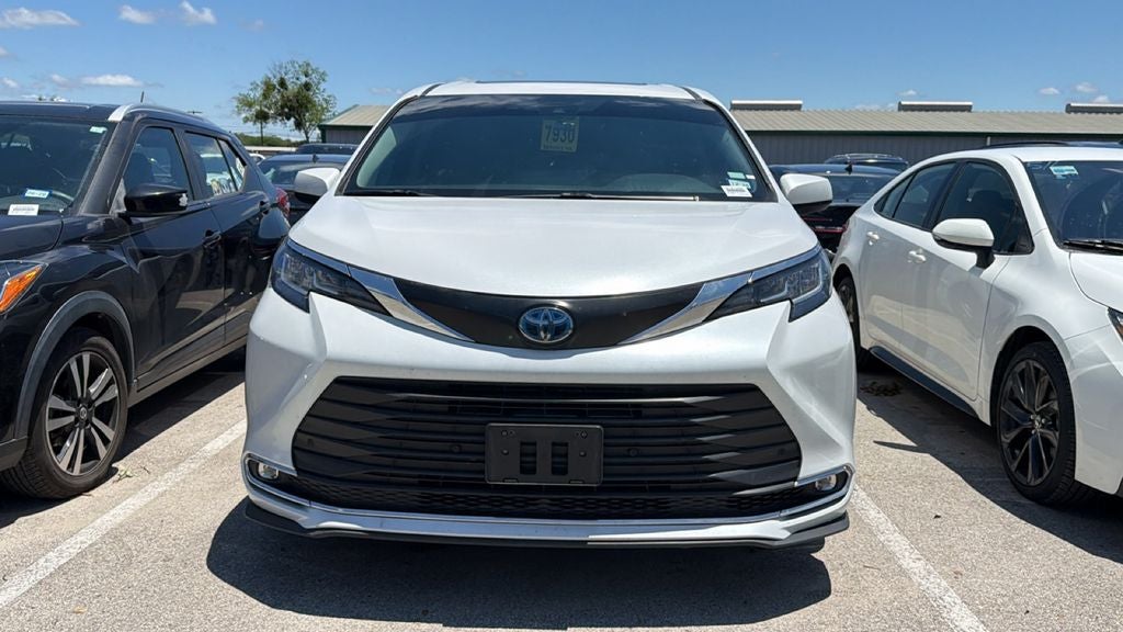 2023 Toyota Sienna XLE 8 Passenger