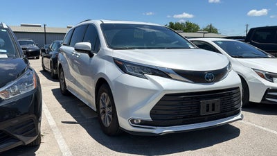 2023 Toyota Sienna XLE 8 Passenger