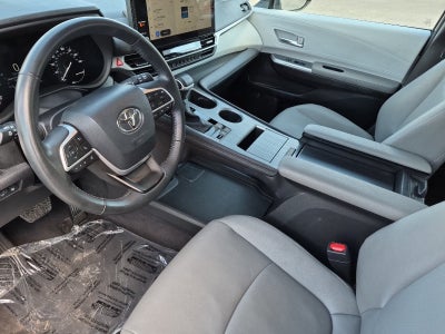 2025 Toyota Sienna XLE 8 Passenger