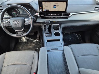 2025 Toyota Sienna XLE 8 Passenger