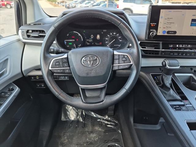 2025 Toyota Sienna XLE 8 Passenger
