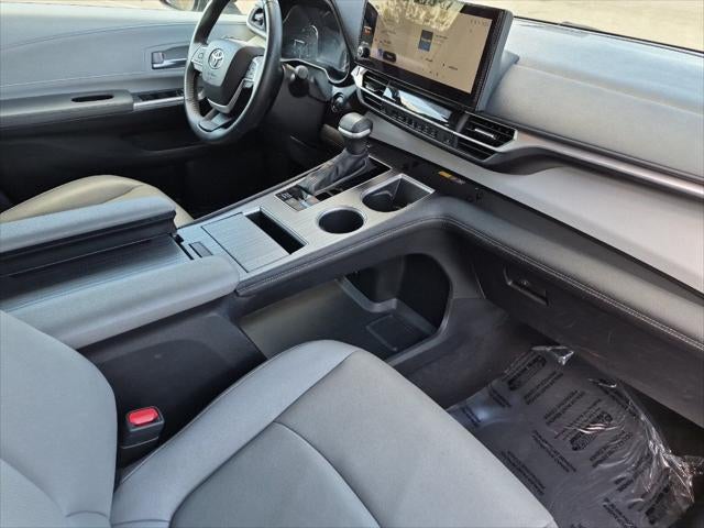 2025 Toyota Sienna XLE 8 Passenger