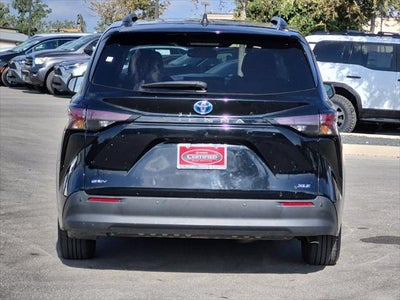 2025 Toyota Sienna XLE 8 Passenger