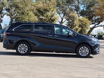 2025 Toyota Sienna XLE 8 Passenger