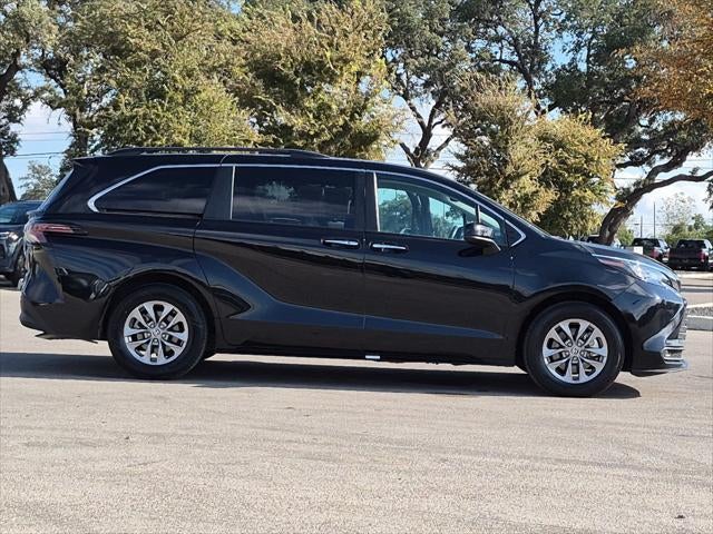 2025 Toyota Sienna XLE 8 Passenger