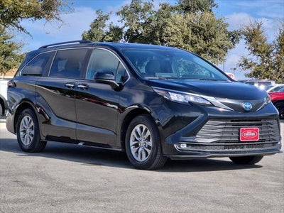2025 Toyota Sienna XLE 8 Passenger