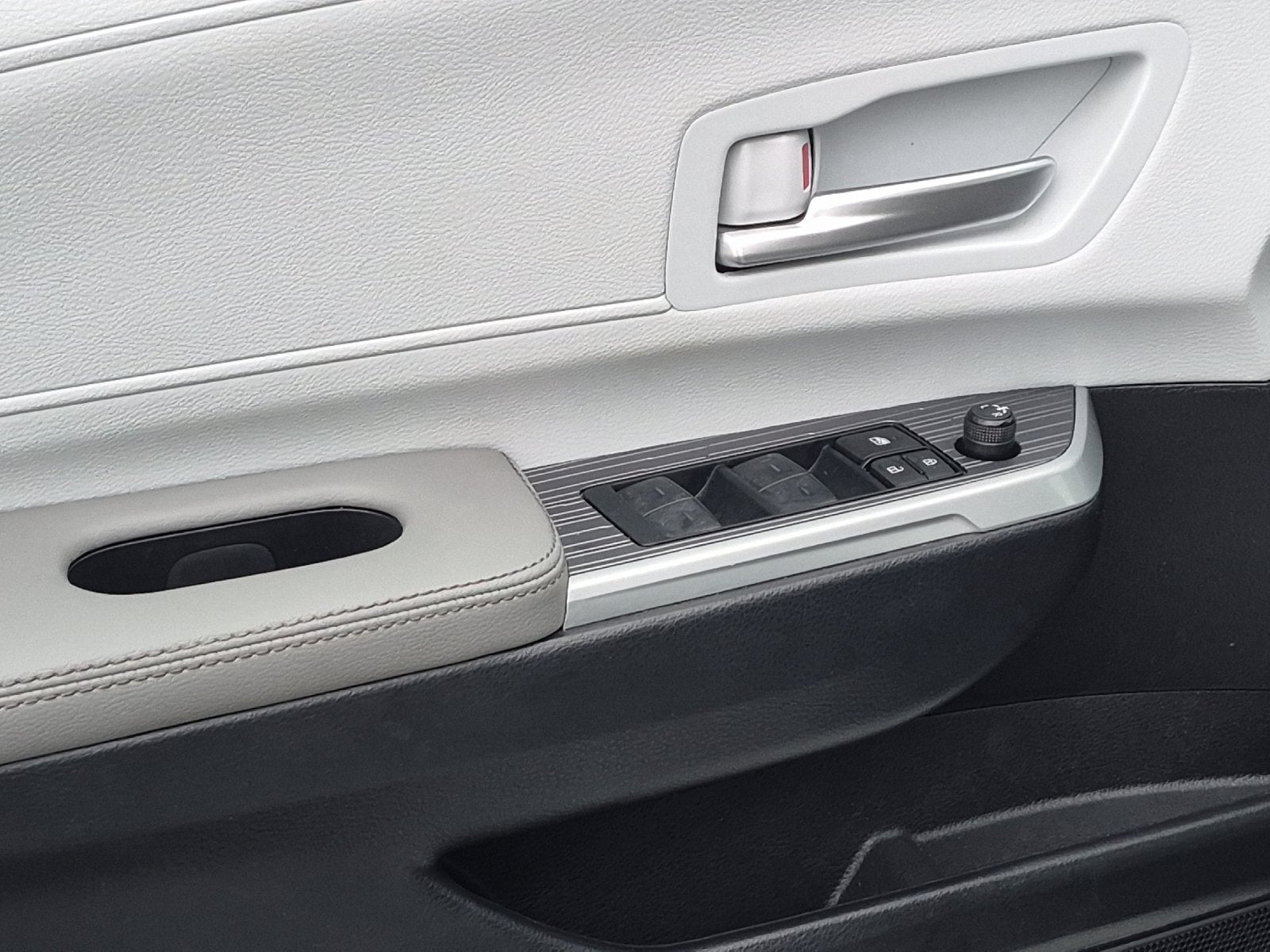 2025 Toyota Sienna XLE 8 Passenger