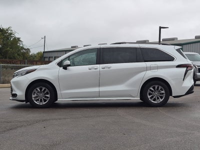 2025 Toyota Sienna XLE 8 Passenger