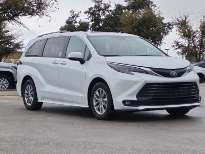 2025 Toyota Sienna XLE 8 Passenger