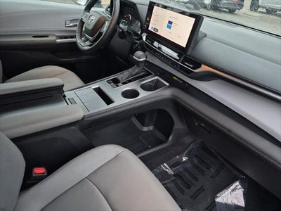 2025 Toyota Sienna XLE 8 Passenger
