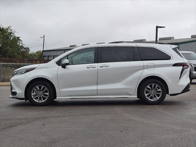 2025 Toyota Sienna XLE 8 Passenger