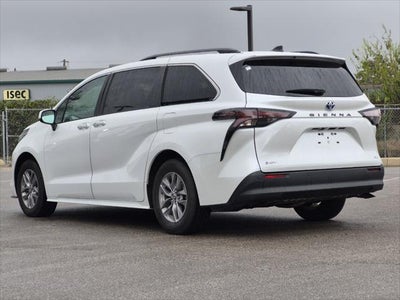 2025 Toyota Sienna XLE 8 Passenger