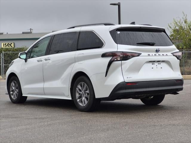 2025 Toyota Sienna XLE 8 Passenger
