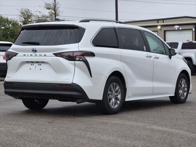 2025 Toyota Sienna XLE 8 Passenger