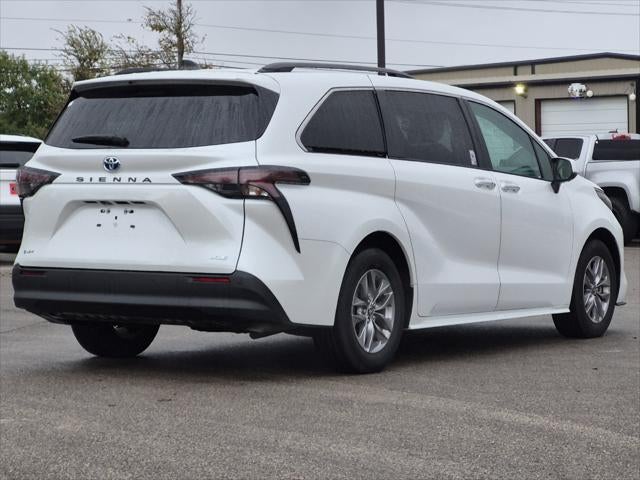 2025 Toyota Sienna XLE 8 Passenger